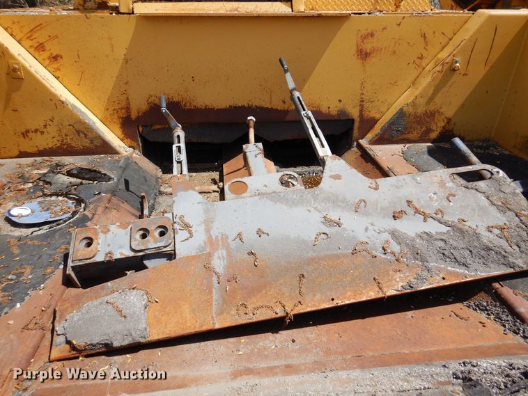 image for item DQ7322 1992 Blaw-Knox PF 400-A  paver