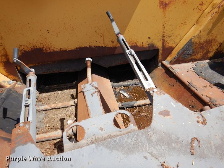 image for item DQ7322 1992 Blaw-Knox PF 400-A  paver