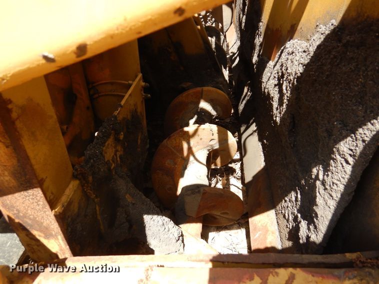 image for item DQ7322 1992 Blaw-Knox PF 400-A  paver