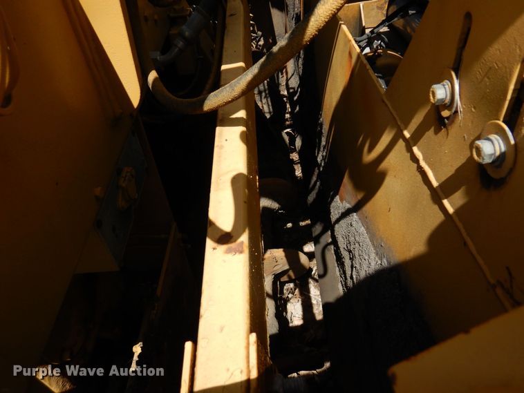 image for item DQ7322 1992 Blaw-Knox PF 400-A  paver