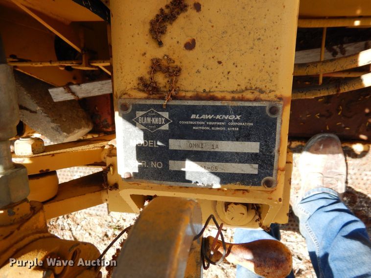 image for item DQ7322 1992 Blaw-Knox PF 400-A  paver