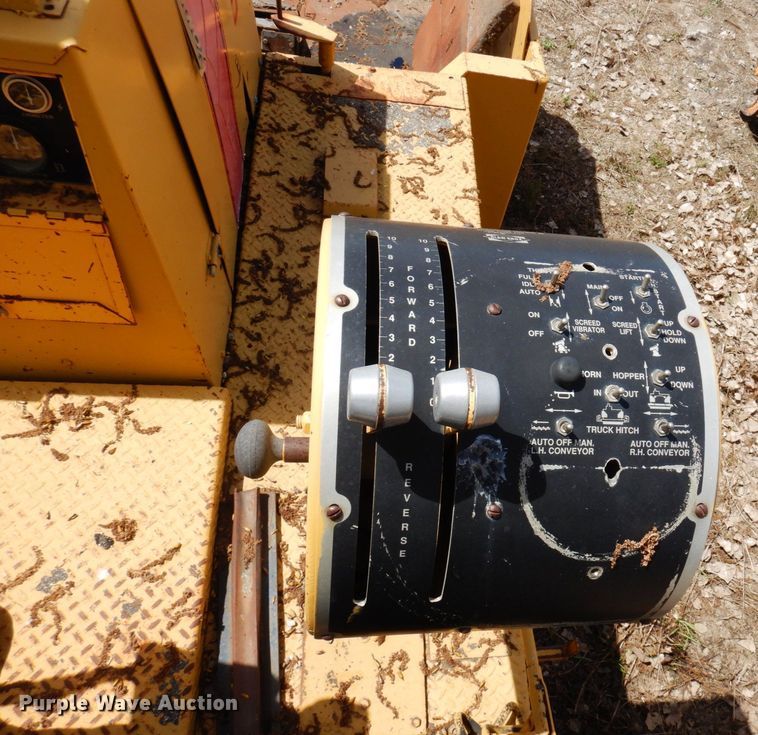 image for item DQ7322 1992 Blaw-Knox PF 400-A  paver