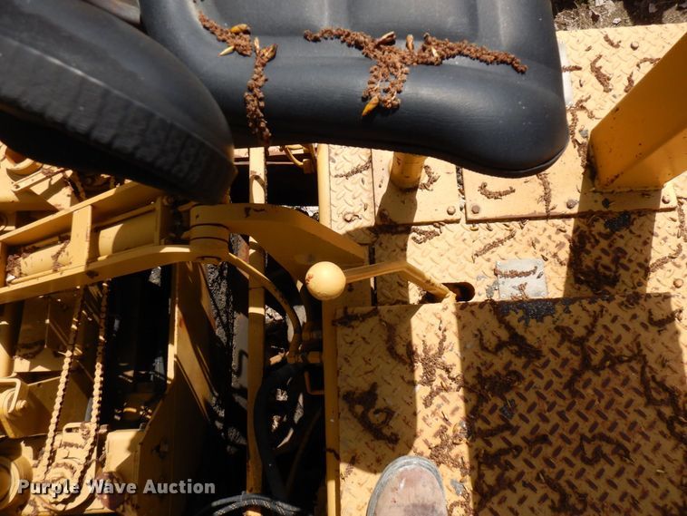 image for item DQ7322 1992 Blaw-Knox PF 400-A  paver