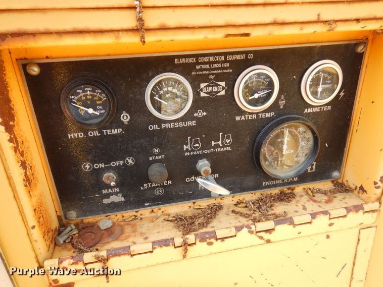 image for item DQ7322 1992 Blaw-Knox PF 400-A  paver