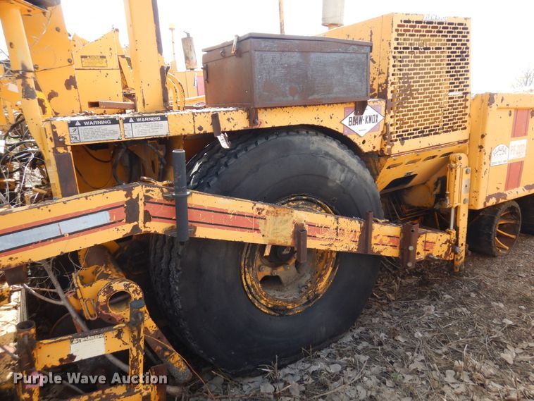 image for item DQ7323 1988 Blaw-Knox PF200  paver