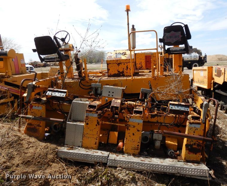 image for item DQ7323 1988 Blaw-Knox PF200  paver