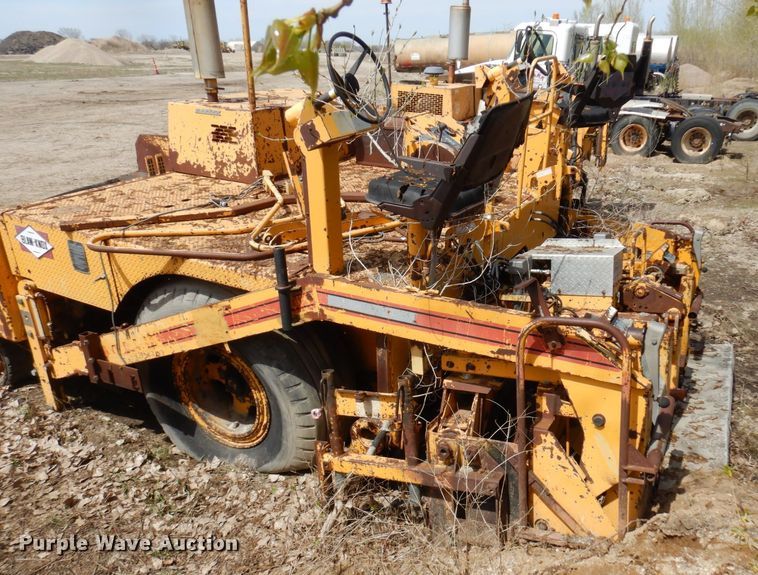 image for item DQ7323 1988 Blaw-Knox PF200  paver