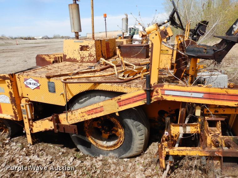 image for item DQ7323 1988 Blaw-Knox PF200  paver