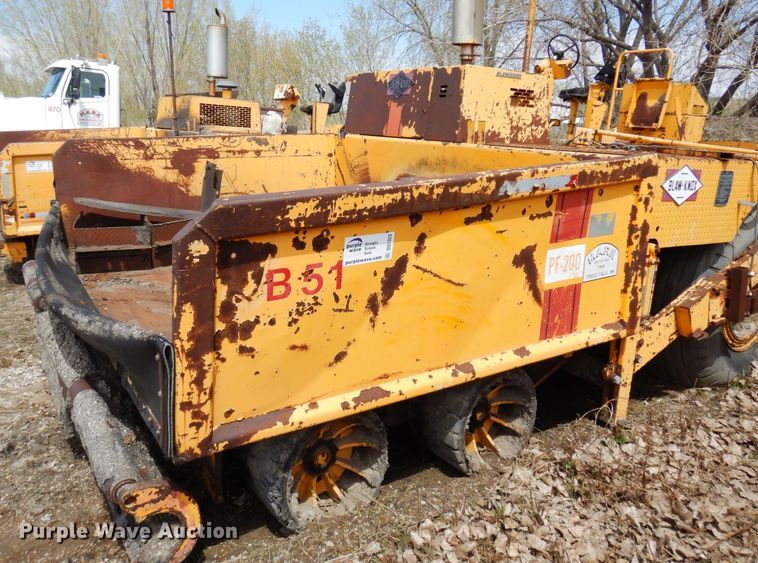 image for item DQ7323 1988 Blaw-Knox PF200  paver