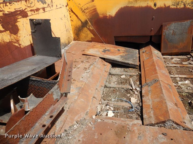 image for item DQ7323 1988 Blaw-Knox PF200  paver