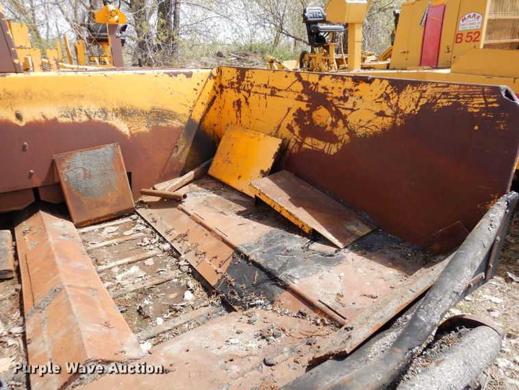 image for item DQ7323 1988 Blaw-Knox PF200  paver