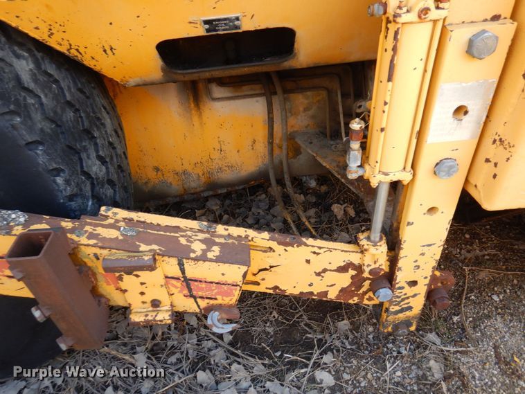 image for item DQ7323 1988 Blaw-Knox PF200  paver