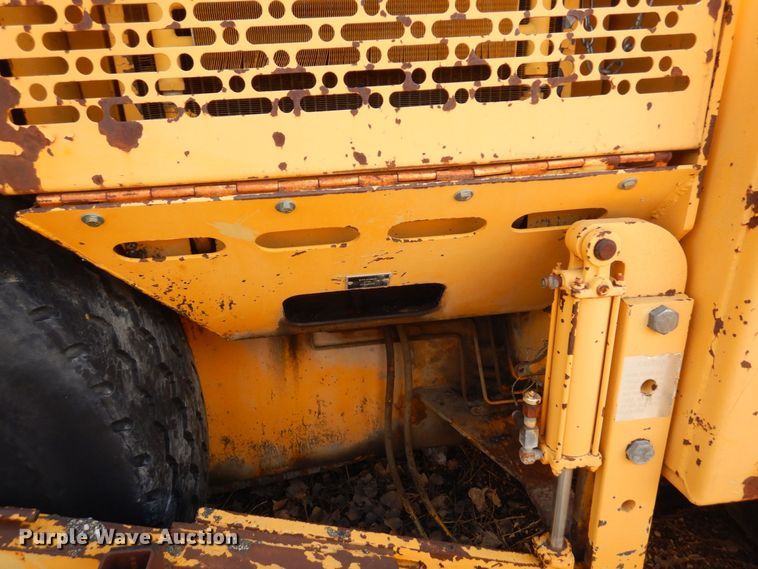 image for item DQ7323 1988 Blaw-Knox PF200  paver