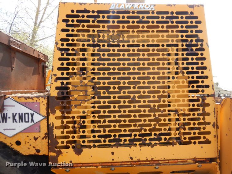 image for item DQ7323 1988 Blaw-Knox PF200  paver