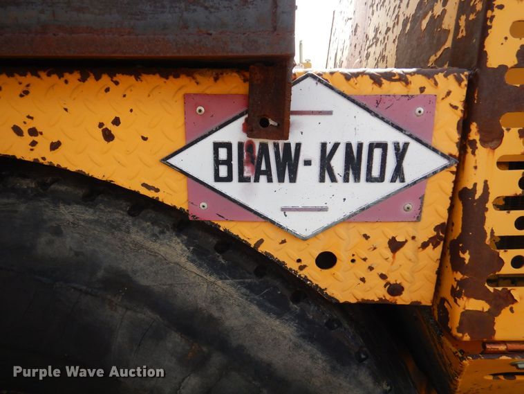 image for item DQ7323 1988 Blaw-Knox PF200  paver