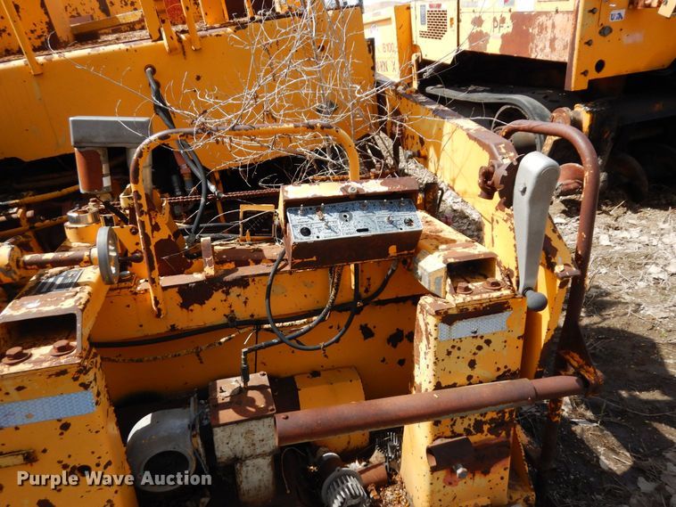 image for item DQ7323 1988 Blaw-Knox PF200  paver