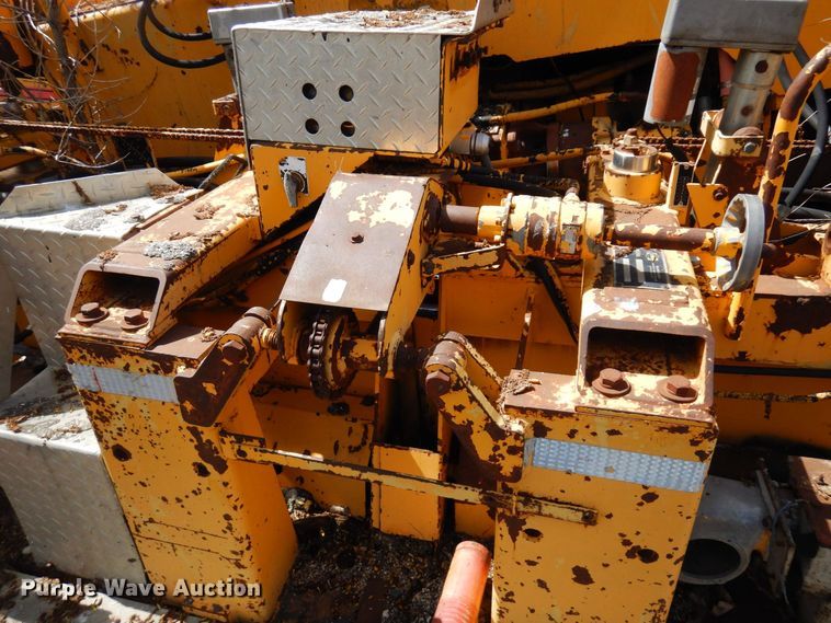 image for item DQ7323 1988 Blaw-Knox PF200  paver