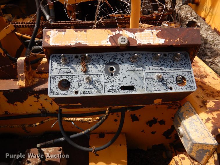 image for item DQ7323 1988 Blaw-Knox PF200  paver