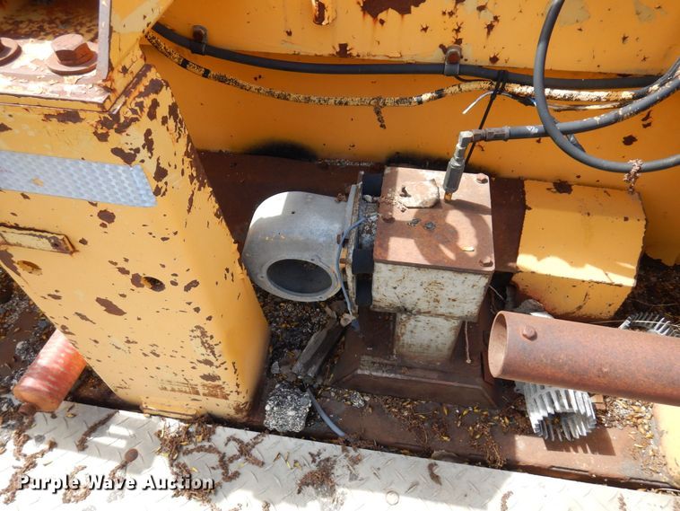 image for item DQ7323 1988 Blaw-Knox PF200  paver