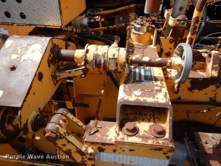 image for item DQ7323 1988 Blaw-Knox PF200  paver