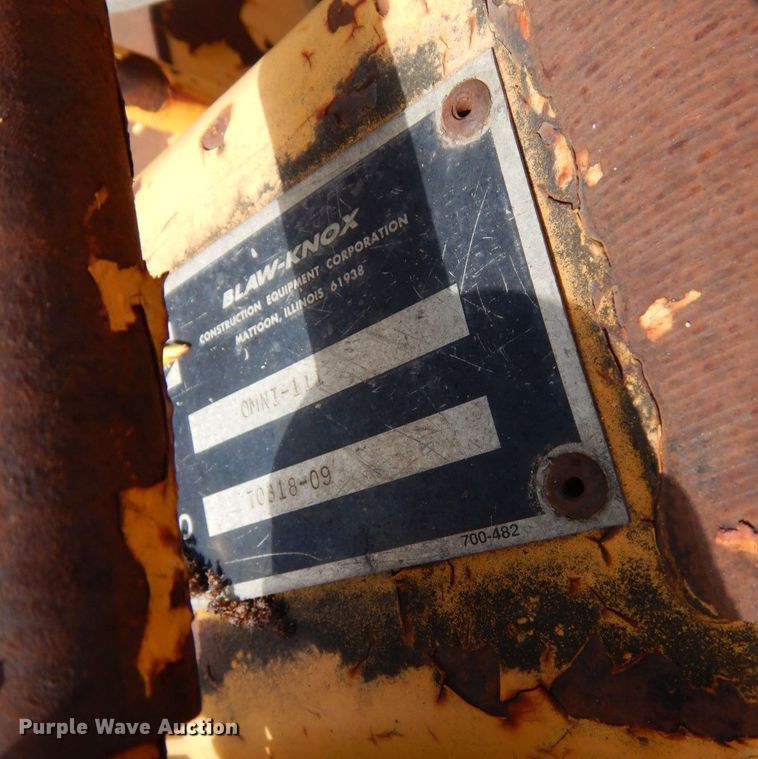 image for item DQ7323 1988 Blaw-Knox PF200  paver