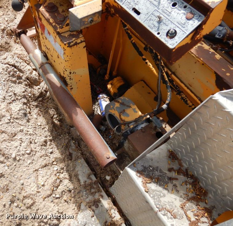 image for item DQ7323 1988 Blaw-Knox PF200  paver