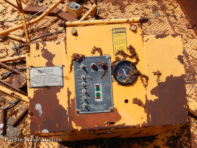 image for item DQ7323 1988 Blaw-Knox PF200  paver