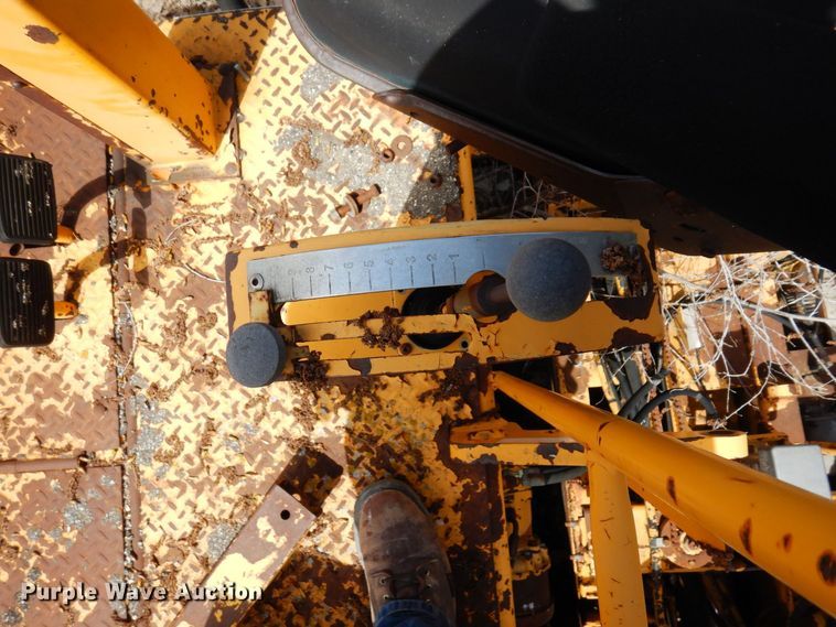 image for item DQ7323 1988 Blaw-Knox PF200  paver