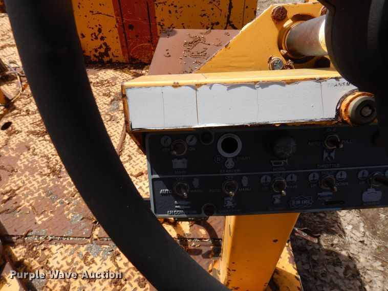 image for item DQ7323 1988 Blaw-Knox PF200  paver