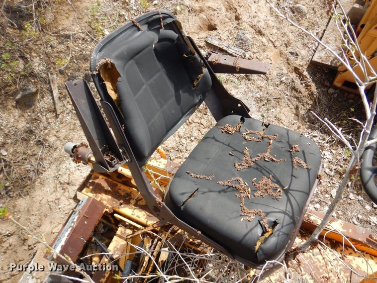 image for item DQ7323 1988 Blaw-Knox PF200  paver