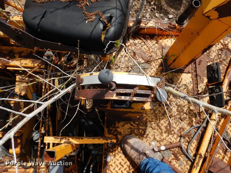 image for item DQ7323 1988 Blaw-Knox PF200  paver