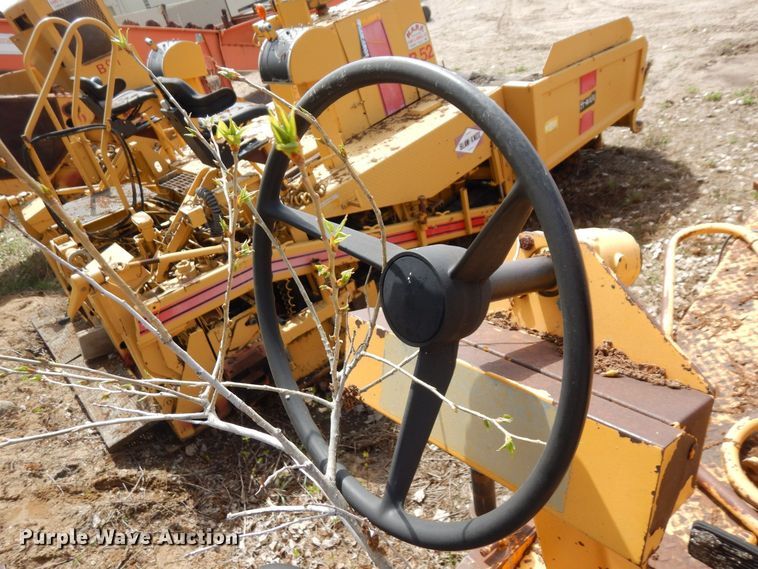 image for item DQ7323 1988 Blaw-Knox PF200  paver