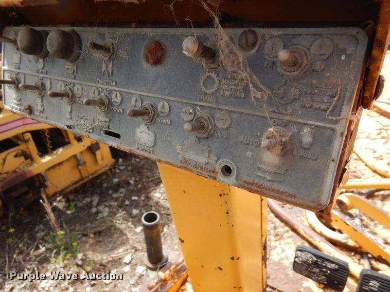 image for item DQ7323 1988 Blaw-Knox PF200  paver