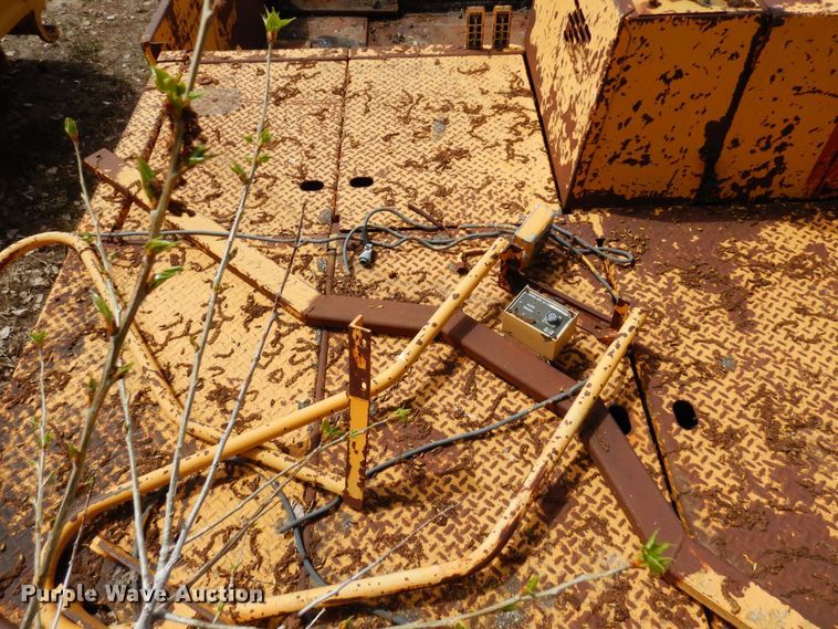 image for item DQ7323 1988 Blaw-Knox PF200  paver