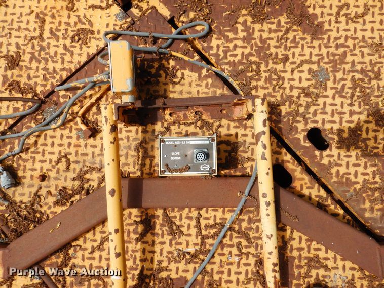 image for item DQ7323 1988 Blaw-Knox PF200  paver