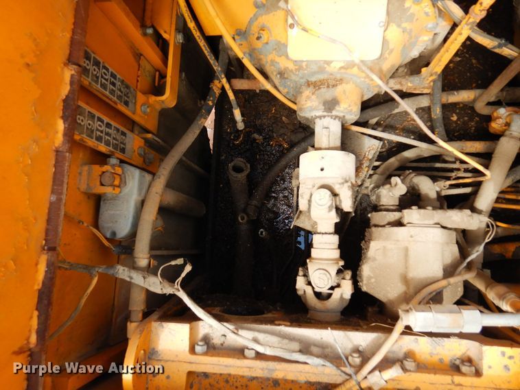 image for item DQ7323 1988 Blaw-Knox PF200  paver