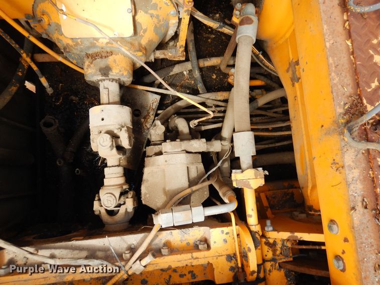 image for item DQ7323 1988 Blaw-Knox PF200  paver