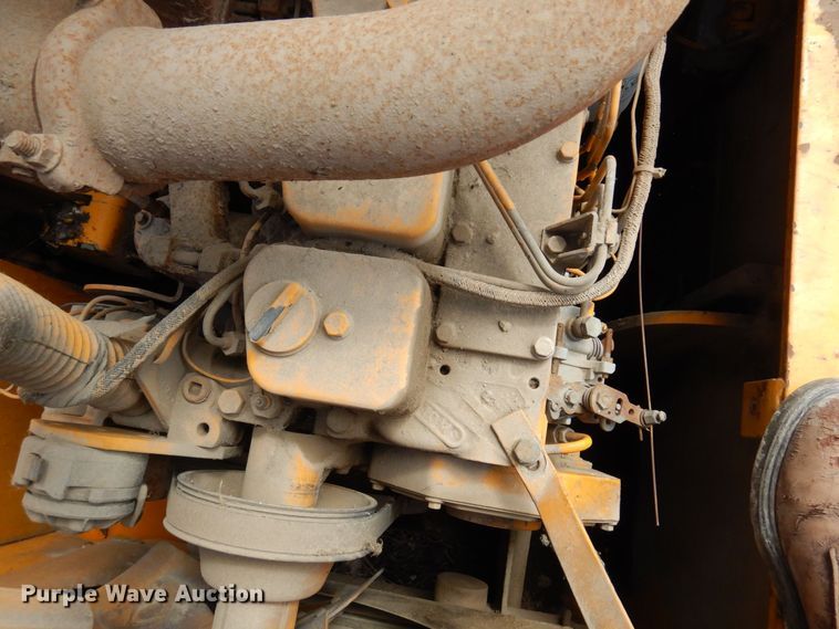 image for item DQ7323 1988 Blaw-Knox PF200  paver