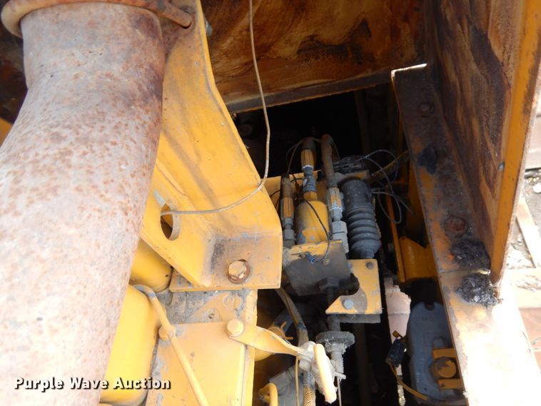 image for item DQ7323 1988 Blaw-Knox PF200  paver