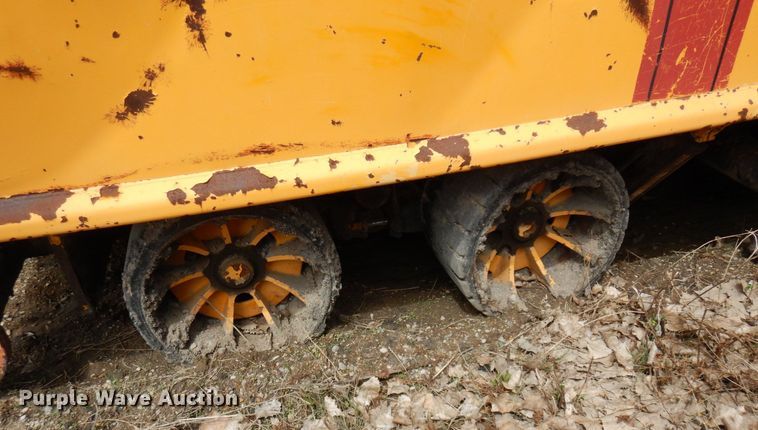 image for item DQ7323 1988 Blaw-Knox PF200  paver