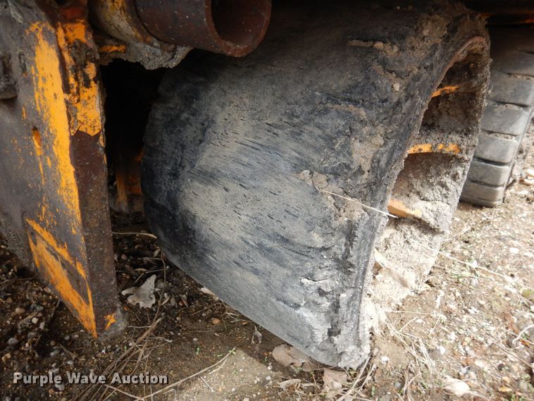 image for item DQ7323 1988 Blaw-Knox PF200  paver