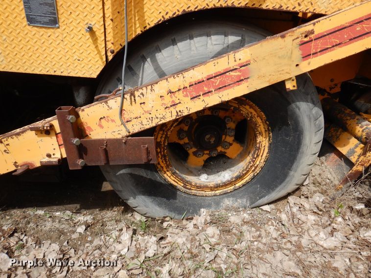 image for item DQ7323 1988 Blaw-Knox PF200  paver