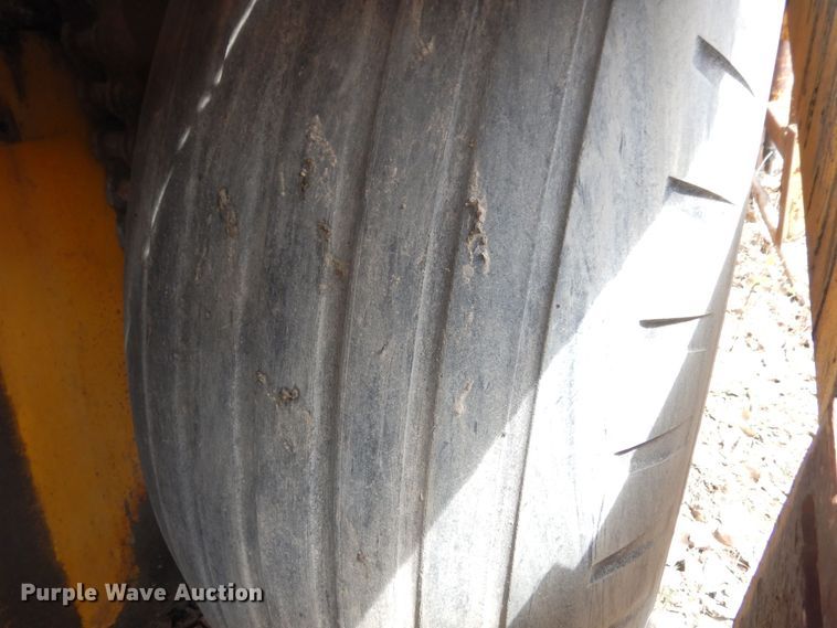 image for item DQ7323 1988 Blaw-Knox PF200  paver