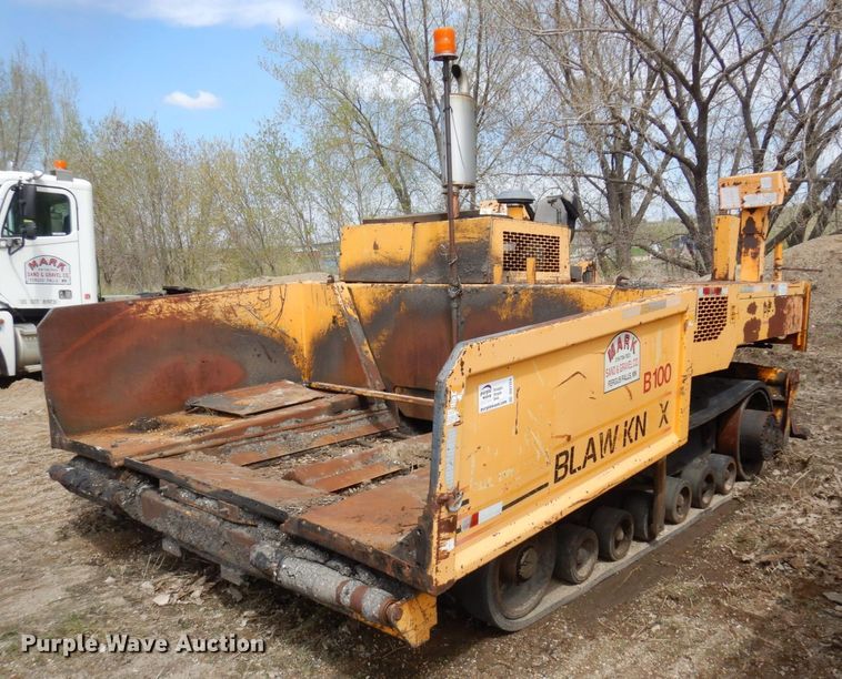 image for item DQ7324 2000 Blaw-Knox PF-5510  paver