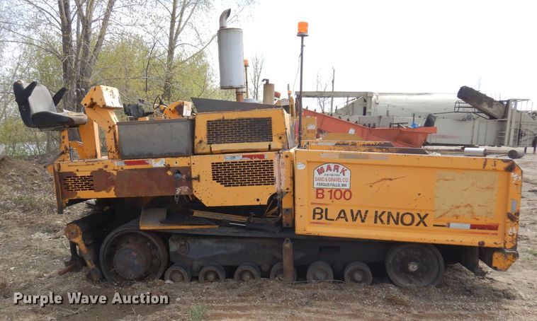 image for item DQ7324 2000 Blaw-Knox PF-5510  paver