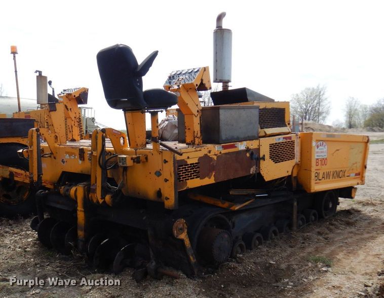 image for item DQ7324 2000 Blaw-Knox PF-5510  paver