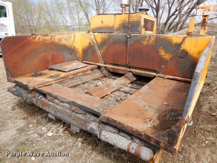 image for item DQ7324 2000 Blaw-Knox PF-5510  paver