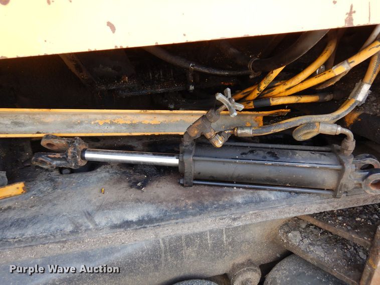 image for item DQ7324 2000 Blaw-Knox PF-5510  paver