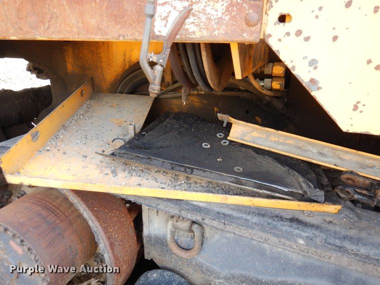 image for item DQ7324 2000 Blaw-Knox PF-5510  paver