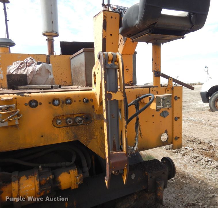 image for item DQ7324 2000 Blaw-Knox PF-5510  paver